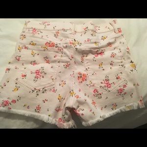 Fun Summer Express frayed shorts